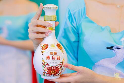 升學(xué)宴選什么酒？四特東方韻，品質(zhì)好酒禮敬未來！